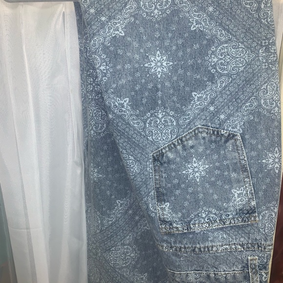 A5 - 254 Vestique bandana patterned Jeans blue and white size medium NWOT - Picture 6 of 11